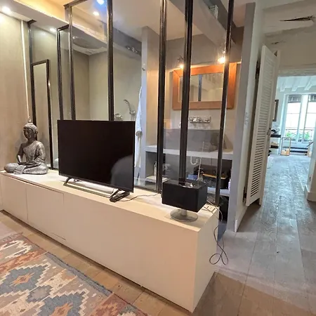 Charlot L Apartment