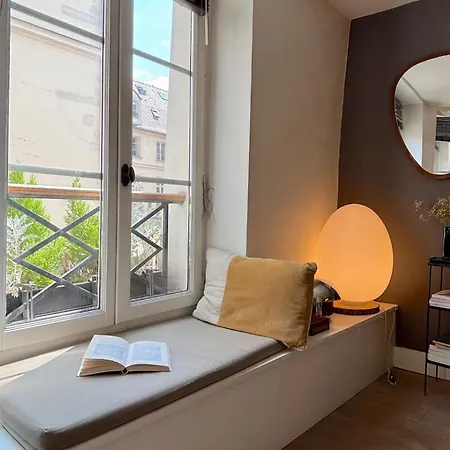 Charlot L Apartment